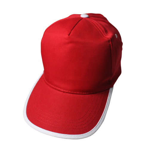 kırmızı-beyaz-biyeli-şapka